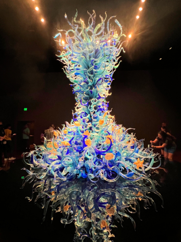 chihuly-garden-and-glass-seattle-my-home-and-travels-chandelier