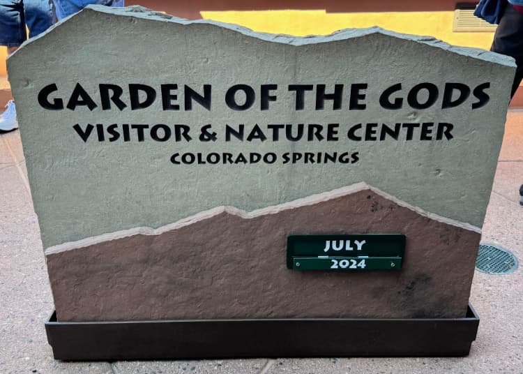 garden-of-the-Gods-Colorado-my-home-and-travels center