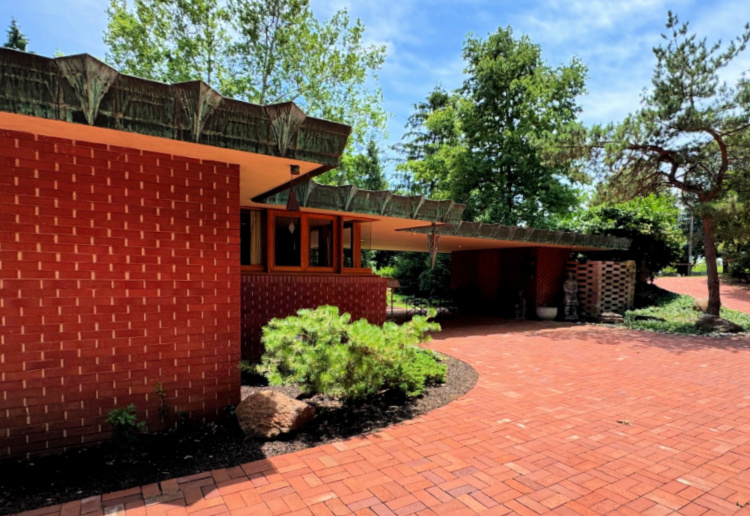 Frank-lloyd-wright-design-samara-my-home-and-travels- carport area