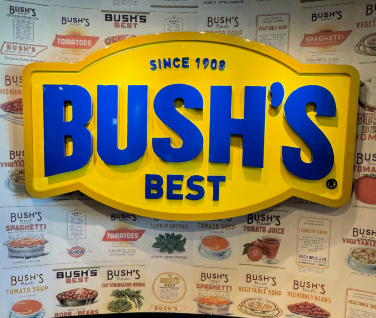 https://myhomeandtravels.com/bushs-baked-beans-museum-a-tasty-history/ bush's beans