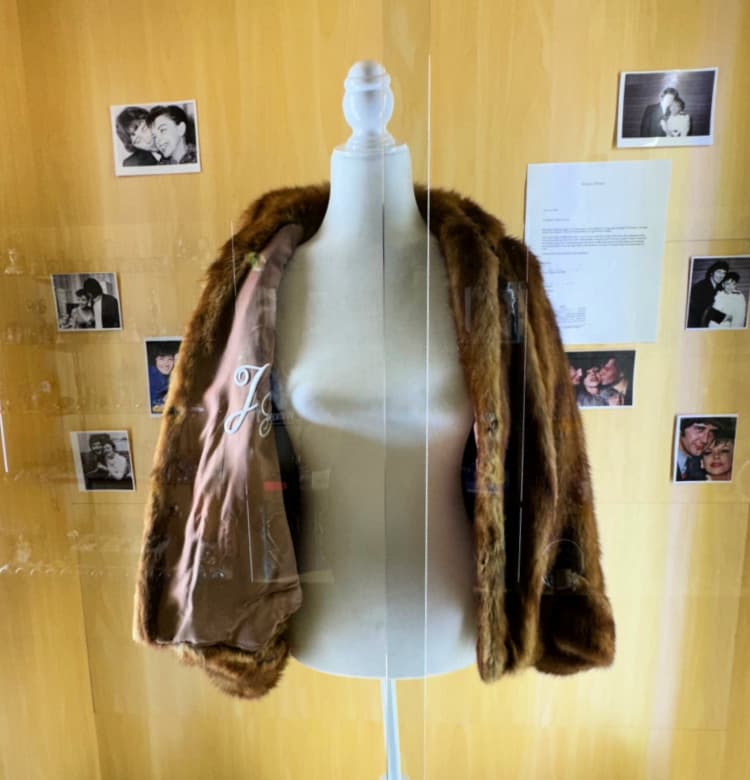 wizard-of-oz-florida-museum-my-home-and-travels-mink coat