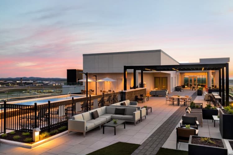 hilton-bna-nashville-airport-terminal-my-home-and-travels- pool area