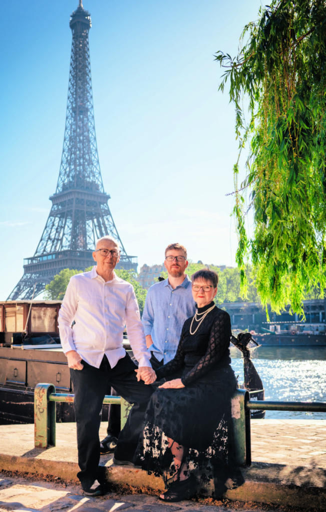 Family-photo-shoot-in-paris-at-the-eiffel-tower-all of us