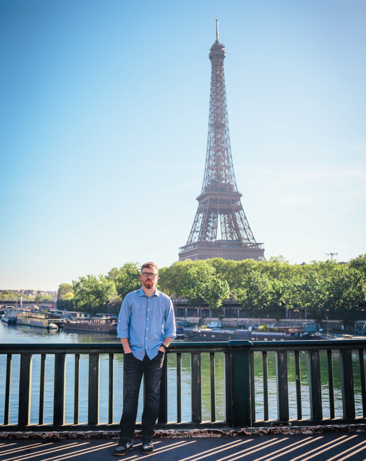 Family-photo-shoot-in-paris-at-the-eiffel-tower- doug