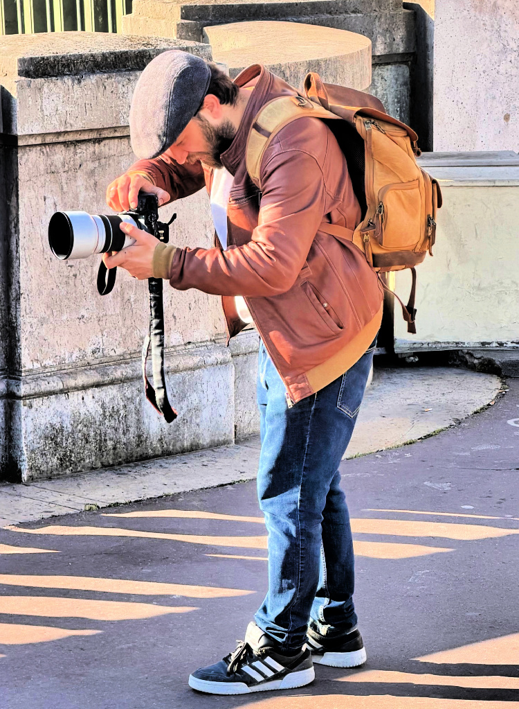 Family-photo-shoot-in-paris-at-the-eiffel-tower-rami the photographer